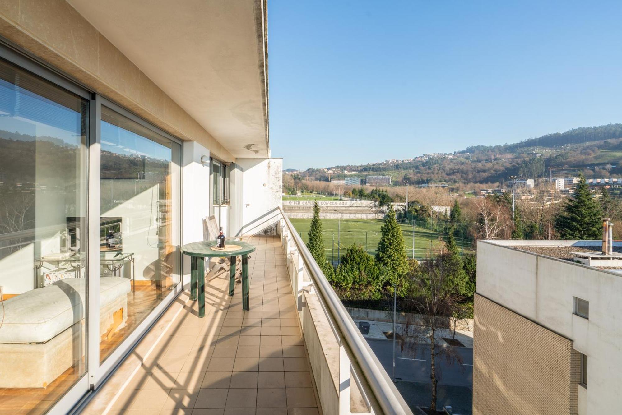 Homely Large Flat - Balcony Guimarães Exterior foto